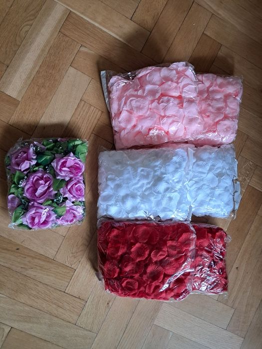 Płatki i główki róż