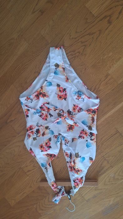 Strój jednoczęściowy XL wiązany na szyi