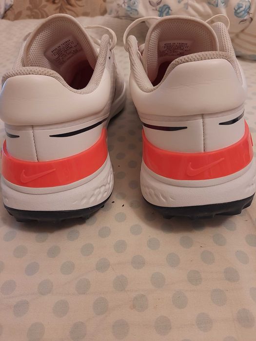 продам кросовки NIKE react