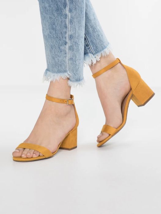 Musztardowe sandałki