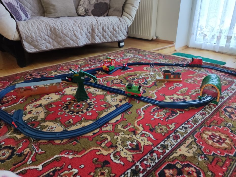 Поїзди з пластмаси