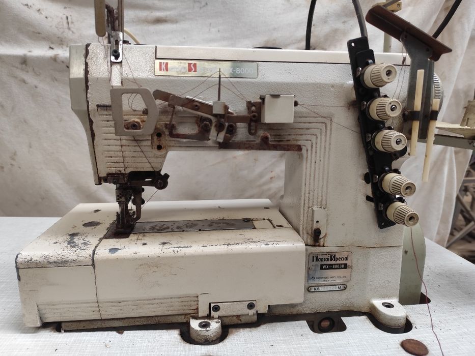 Máquina industrial costura Kansai especial.