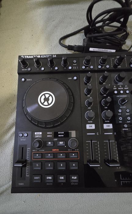 Traktor Kontrol S4 mk1 em ótimo  estado