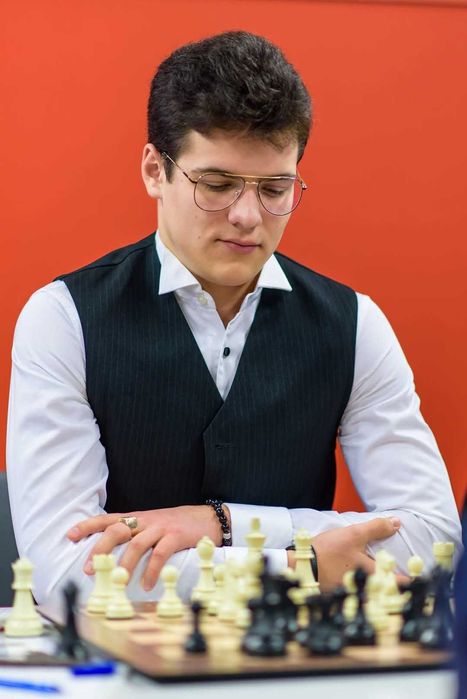 Kandydat na Mistrza (FIDE 2230), Instruktor i reprezentant Polski na ME. Pomagam zdobywać setki punktów ELO!