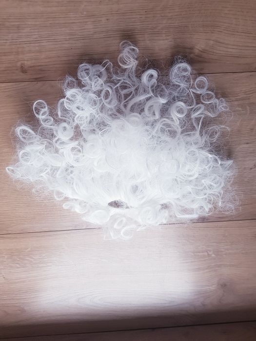 Nowa broda Świętego Mikołaja marki Dealz