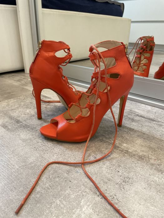 Pomarańczowe koralowe sznurowane sandałki roz 36