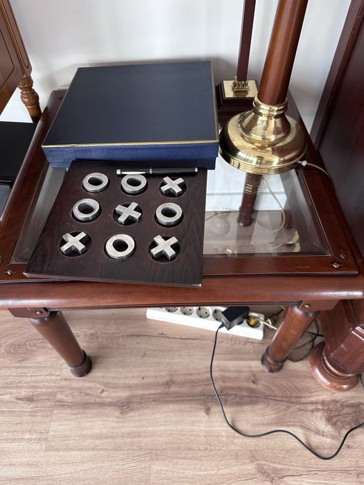 2 mesas de sala de apoio