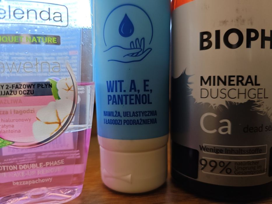 Zestaw nowych i używanych kosmetyków