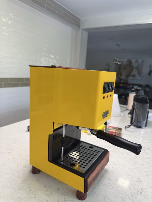 Gaggia Classic Pro Evo – Edição Amarela com Custom Wood em Bubinga