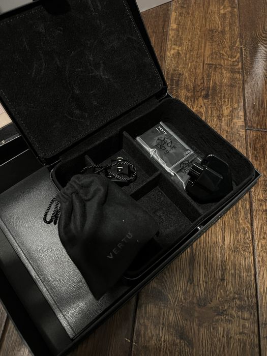 оригінал мобільний телефон Vertu Constellation Quest Pink