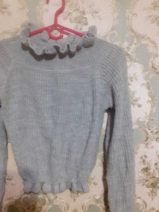 Светр свитер сірого кольору