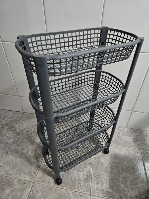 Cesto de Arrumação de 4 parteleiras cinzento em plástico.