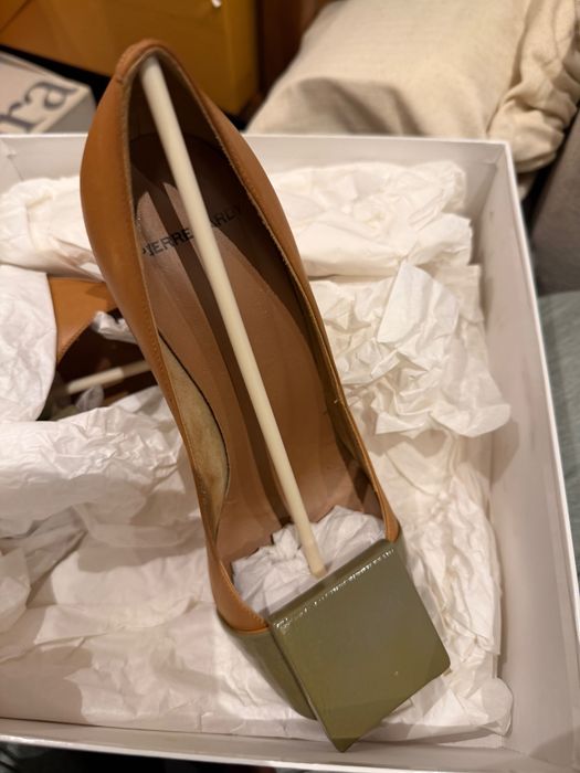 Sapatos Peep Toe Pierre Hardy Pele Camelo/Verde 37 (Com Fivela Geométrica)