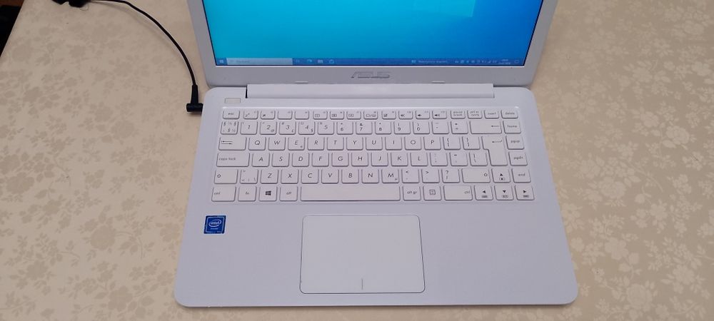 Laptop Asus E402S SSD Win10 gwarancja.