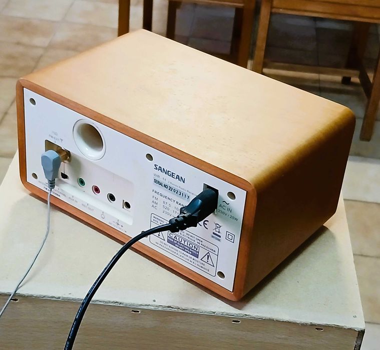 Rádio de mesa Sangean WR-11