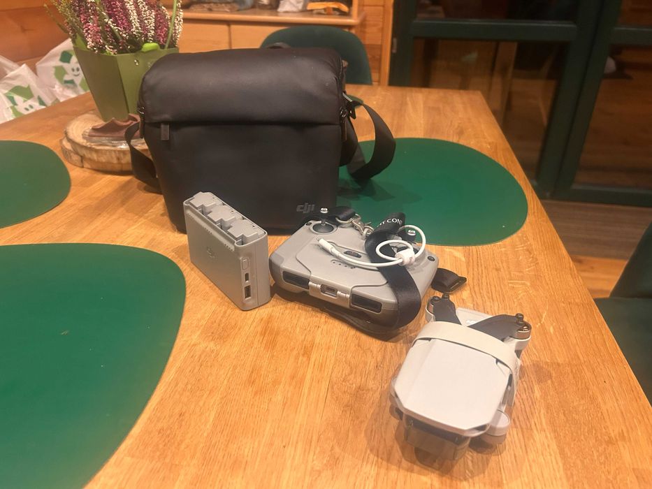 Dron DJI Mini 2 Fly More Combo