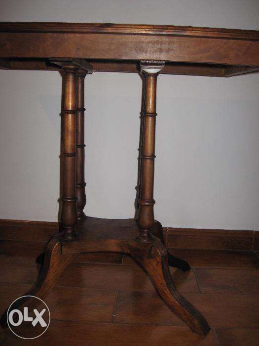 Classic and elegant wooden table64584903378817121