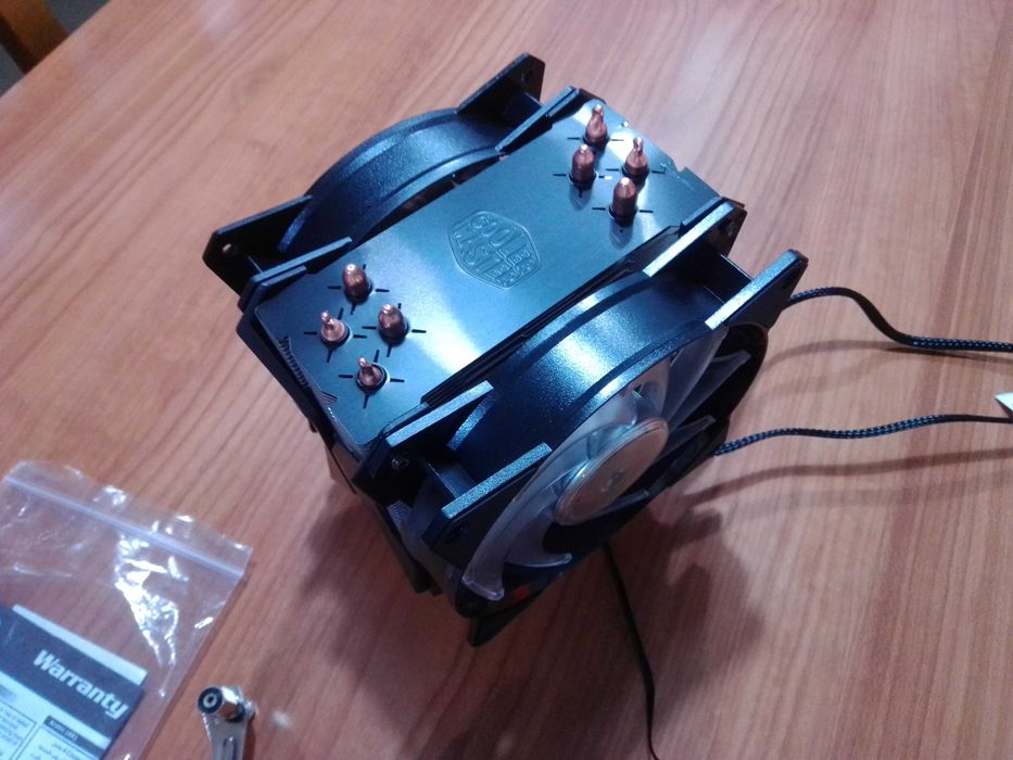 Cooler para CPU da Cooler Master Air MA410P RGB com duas ventoinhas. Novo.