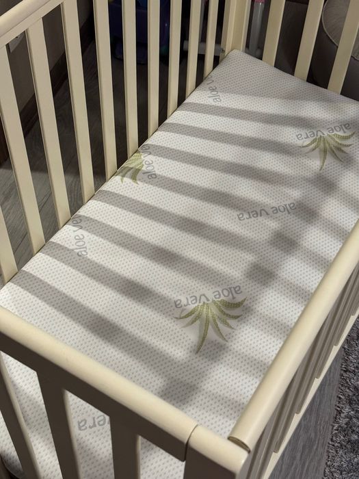 Дитяче ліжечко з матрацом