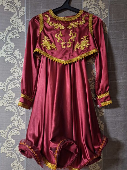 Костюм фольклорний