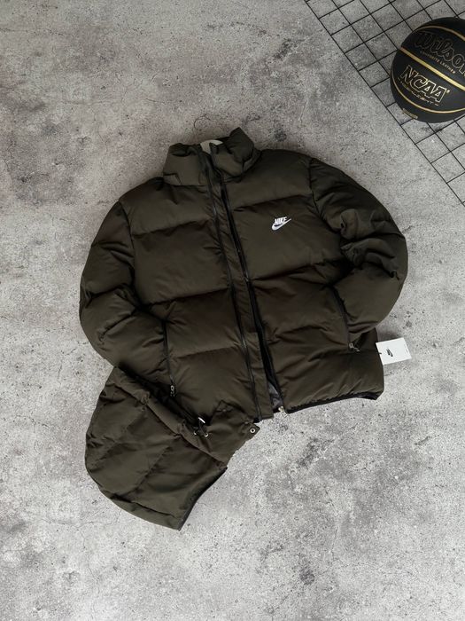 Продам куртки Nike