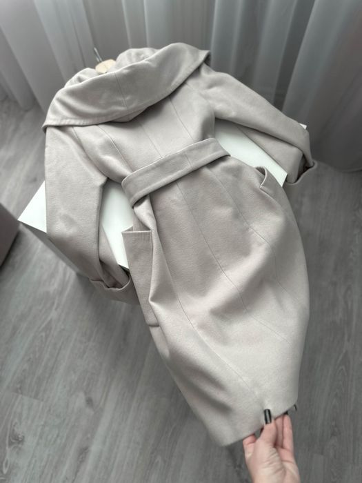 Женское длинное кашемировое пальто с капюшоном Almatti молочное