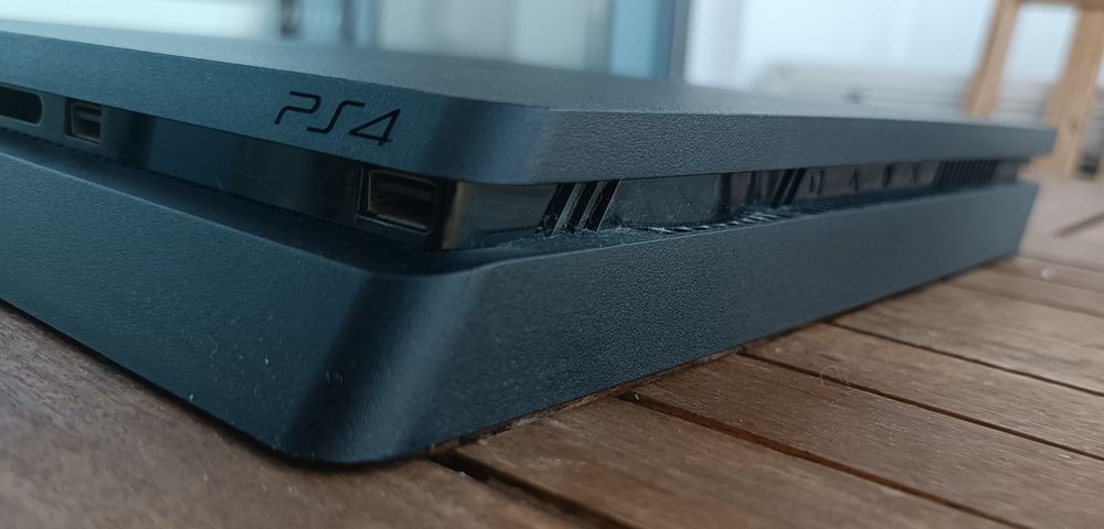PS4 SLIM  1TB / FarCry 5