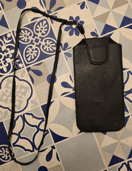 Capa de Telemóvel com cordão