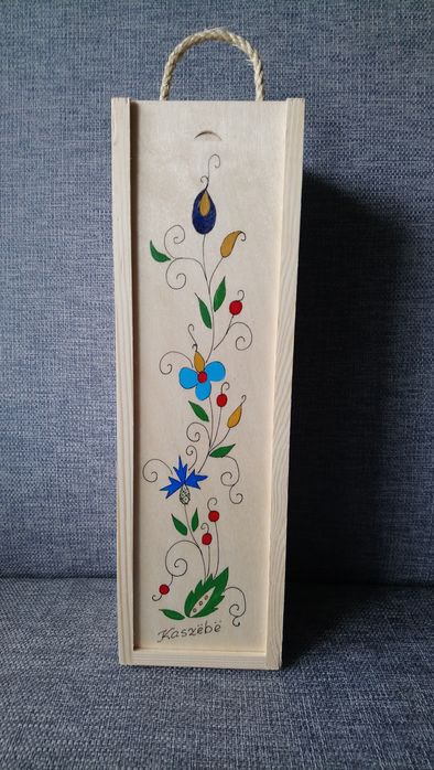 Skrzynka na wino z kaszubskim wzorem