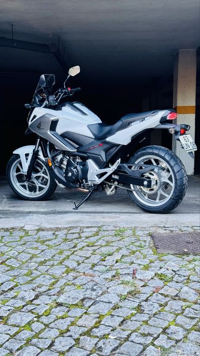 Honda NC750X (2018) – Estado de Nova (1.080 km reais)