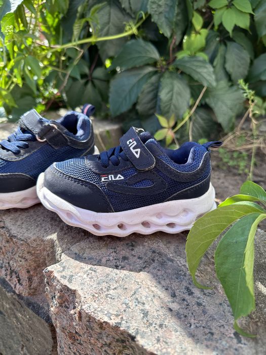 Дитячі кросівки