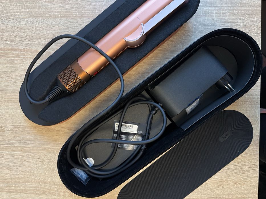 Dyson Airstrait HT01