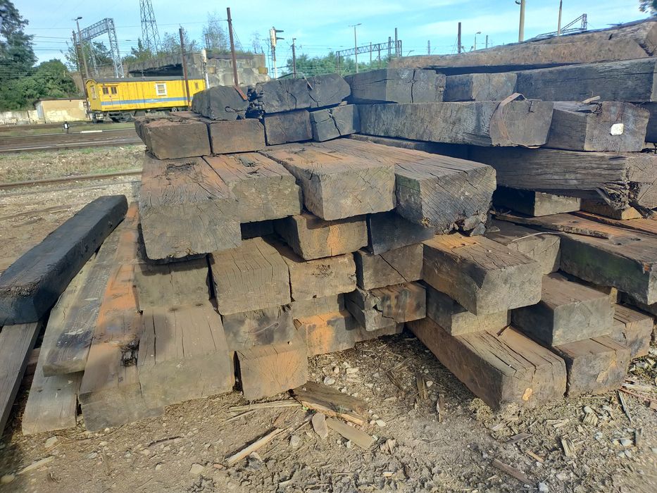 Kolejowe, Drewniane Belki Na Murki Oporowe, Ścieżki, Palisady