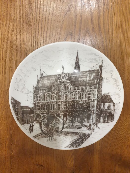 Talerz ozdobny do powieszenia na ścianę Bocholt 24.5cm