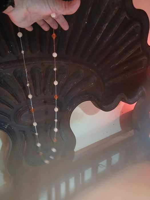 Colar em aço cirúrgico com decoração e pedras sintéticas