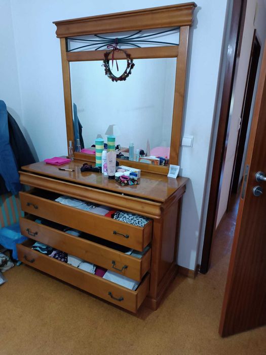 Cómoda de Castanho com Espelho