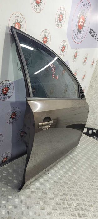 Передні праві двері на Volkwagen Jetta 2010-2018 оригінал