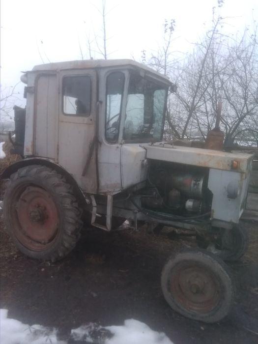 Саморобний трактор торг присутній