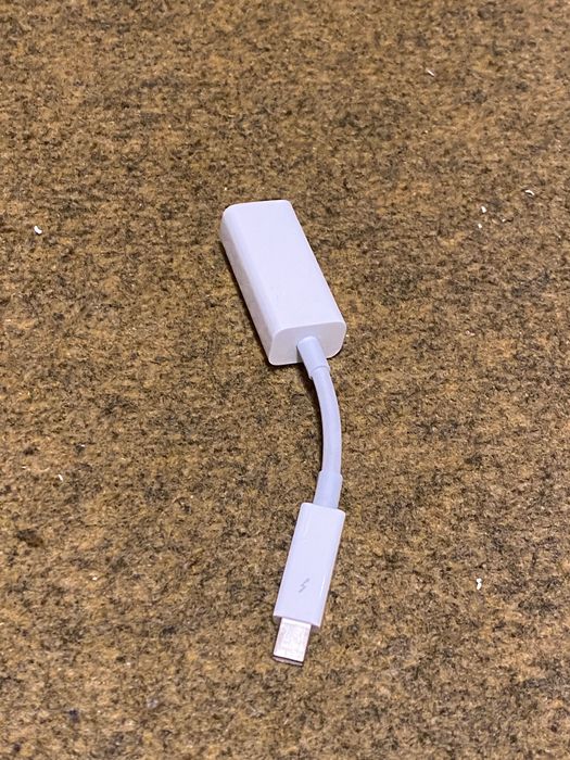 Thunderbolt to VGA Adapter (Apple)64739686037762121