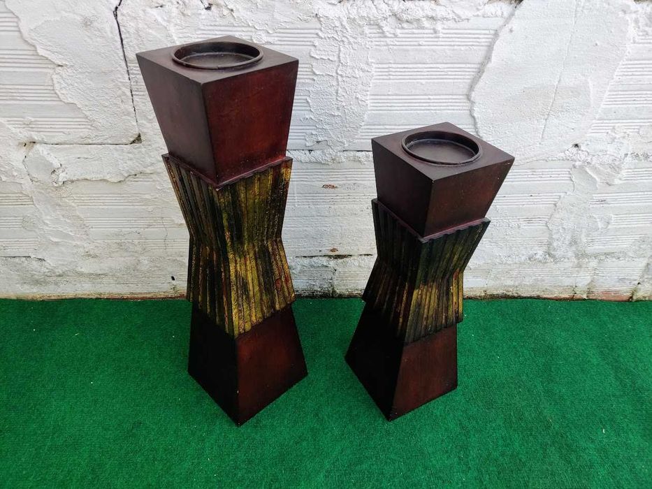 Par de castiçais porta velas em madeira