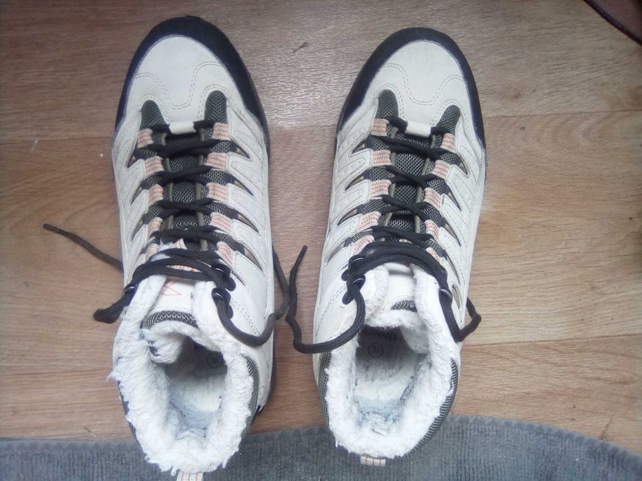 Женские утеплённые кроссовки