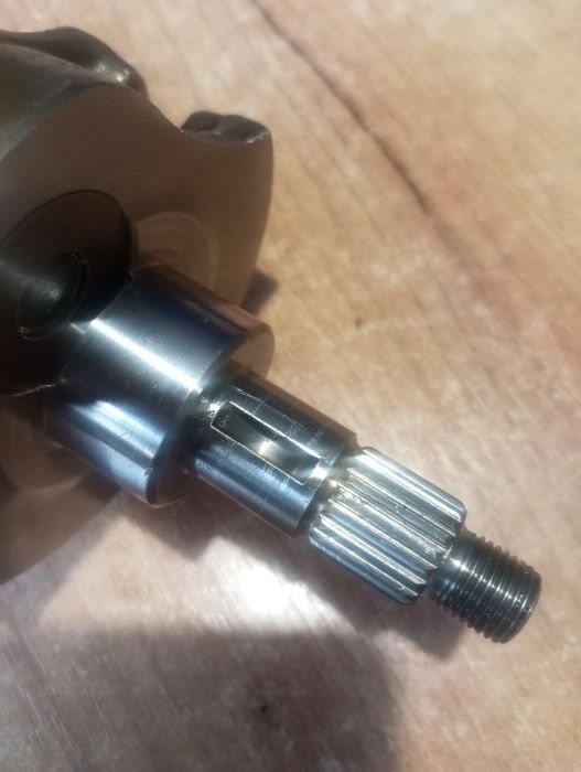 Wał korbowy Aprilia SX 125 korba łamany element mechanizmu korbowego