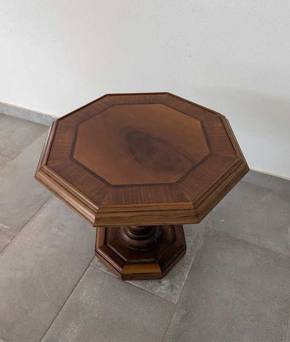 Mesa de apoio / centro em madeira maciça – Estilo clássico (Em Óbidos)