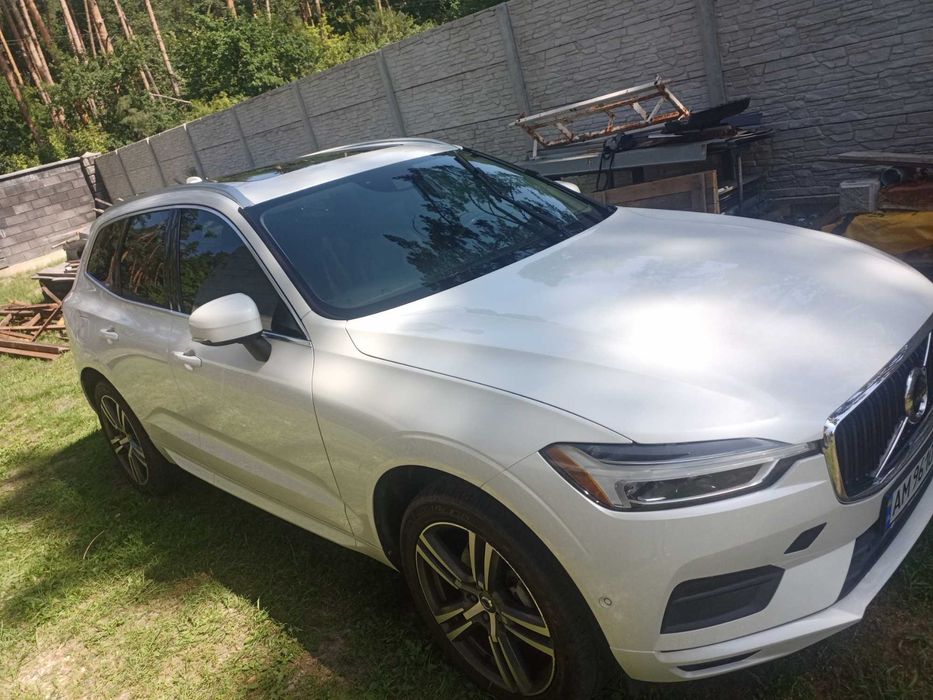 Продаю власний автомобіль VOLVO XC60 Momentum 2018 року