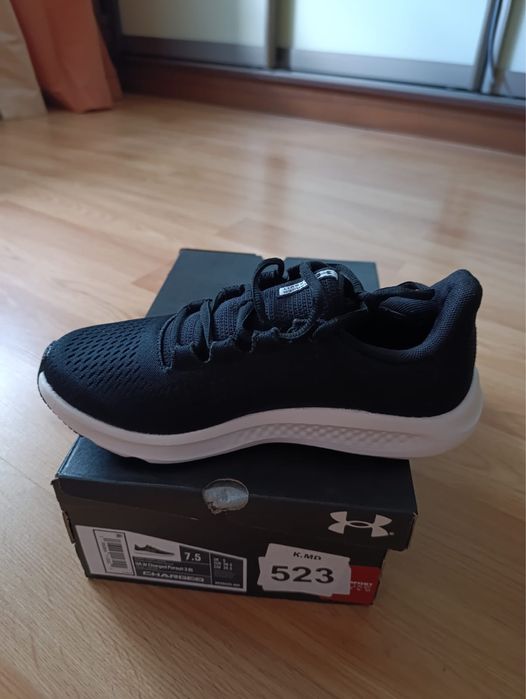 Жіночі кросівки для бігу Under Armour Charged  Pursuit 3