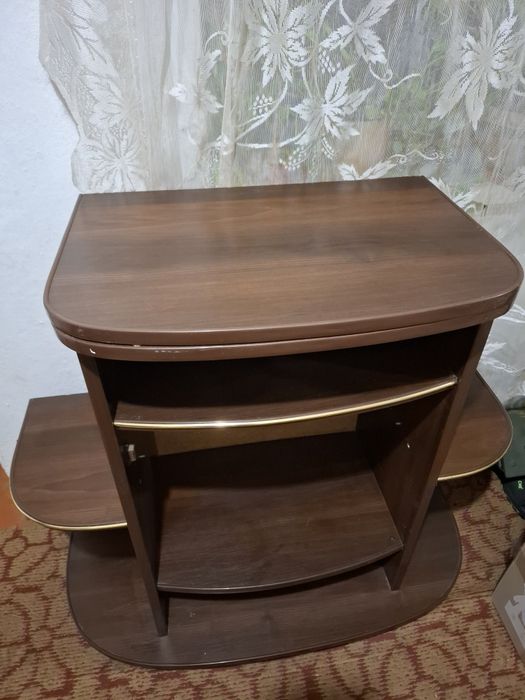 Тумба столик для квітів телевізора або музичного центра