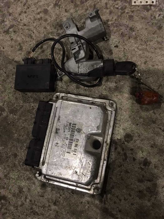 Блок управления ЭБУ Фольксваген Т-4 2,5TDI 074 906 018 В (комплект)