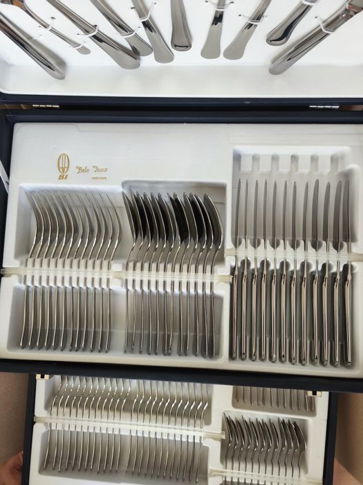Faqueiro de 130 peças com caixa Belo Inox