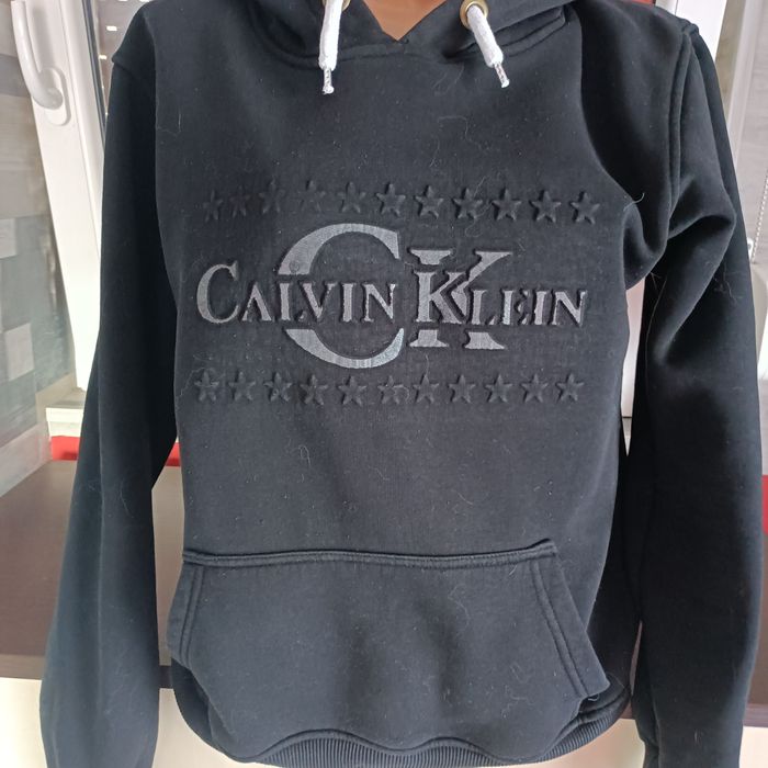 Czarna bluza z kapturem