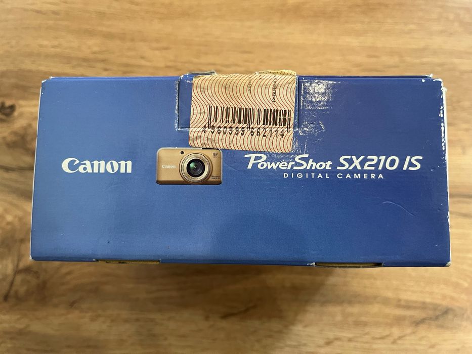 Цифровий фотоапарат бренду Canon, модель SX 210IS.